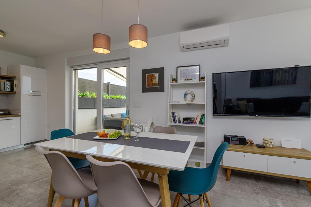 Sabena Apartment With Private Whirlpool โปเรช ภายนอก รูปภาพ