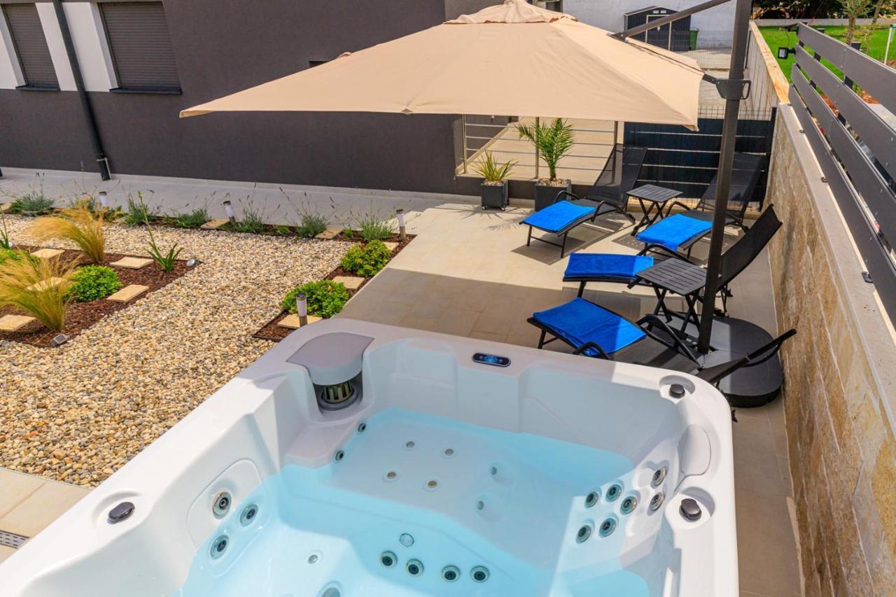 Sabena Apartment With Private Whirlpool โปเรช ภายนอก รูปภาพ