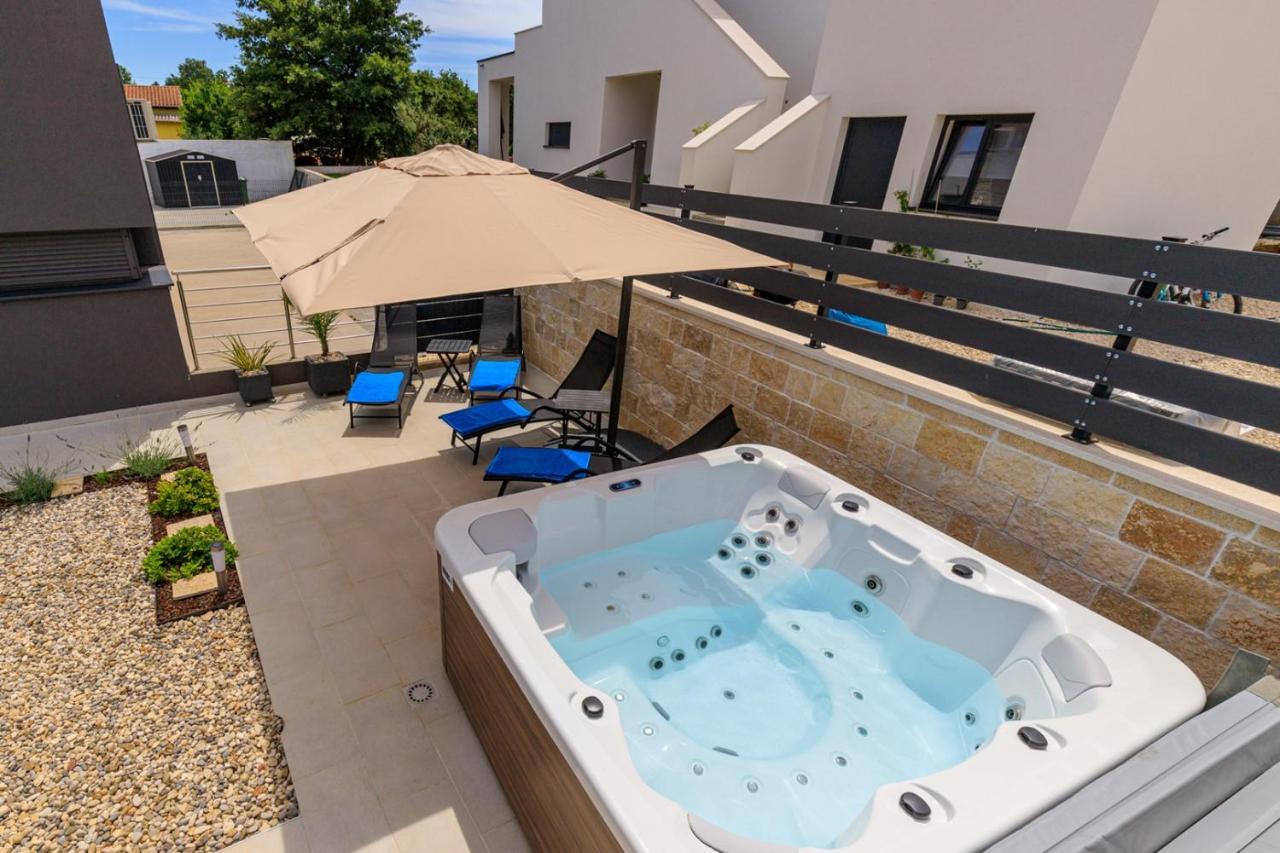 Sabena Apartment With Private Whirlpool โปเรช ภายนอก รูปภาพ